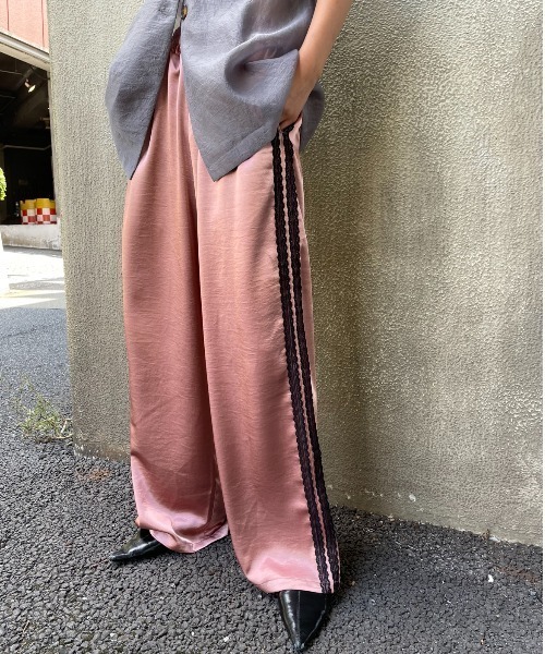 AIC.(エーアイシー)の「【再入荷】レーステープサテンイージーパンツ(その他パンツ・レディース・ピンク/ライトグレー/チャコールグレー/ブラック・FREE)」の4枚目の写真