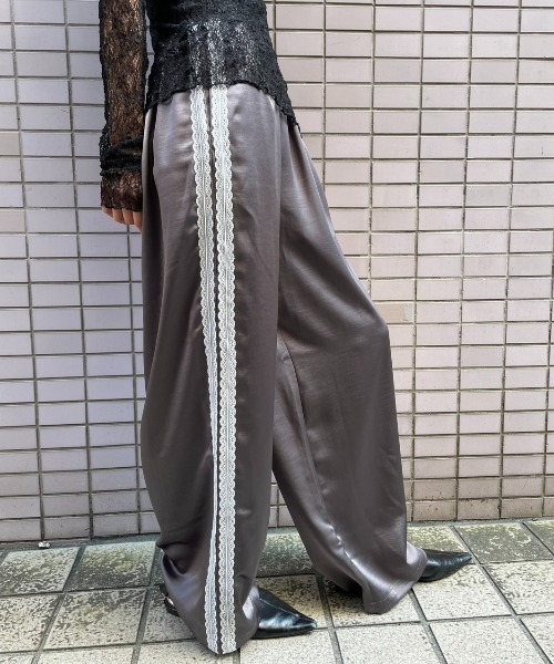 AIC.(エーアイシー)の「【再入荷】レーステープサテンイージーパンツ(その他パンツ・レディース・ピンク/ライトグレー/チャコールグレー/ブラック・FREE)」の3枚目の写真