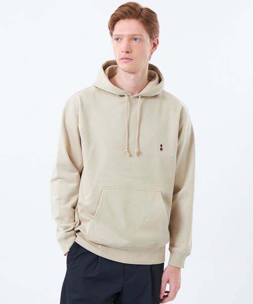 MACKINTOSH PHILOSOPHY（ﾏｯｷﾝﾄｯｼｭ ﾌｨﾛｿﾌｨｰ）の「【WEB&一部店舗限定】バッキンガムベア 10オンス裏パイル ワンポイントフーデッドパーカー（パーカー・メンズ・ベージュ系その他3/ブルー系その他3/ダークネイビー・38/40/42）」の2枚目の写真