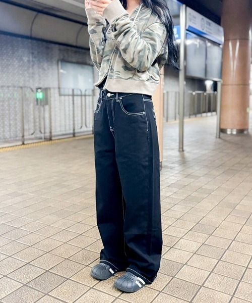 Vini（ヴィニ）の「【Vini】カーペンターデニム刺繍パンツ（デニムパンツ・レディース・ブラック・MEDIUM/SMALL/LARGE）」の4枚目の写真