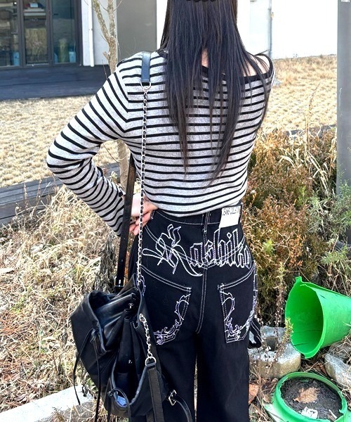 Vini（ヴィニ）の「【Vini】カーペンターデニム刺繍パンツ（デニムパンツ・レディース・ブラック・MEDIUM/SMALL/LARGE）」の7枚目の写真