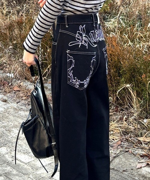 Vini（ヴィニ）の「【Vini】カーペンターデニム刺繍パンツ（デニムパンツ・レディース・ブラック・MEDIUM/SMALL/LARGE）」の15枚目の写真