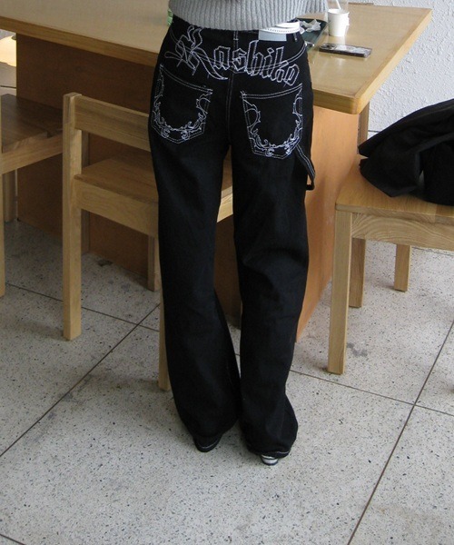 Vini（ヴィニ）の「【Vini】カーペンターデニム刺繍パンツ（デニムパンツ・レディース・ブラック・MEDIUM/SMALL/LARGE）」の12枚目の写真