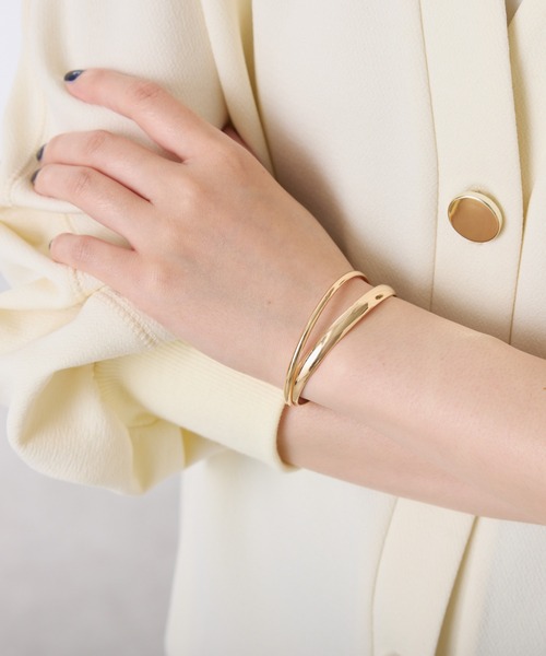 COLLAGE GALLARDAGALANTE（コラージュガリャルダガランテ）の「レイヤードバングル（バングル/リストバンド・レディース・ゴールド・FREE）」の2枚目の写真