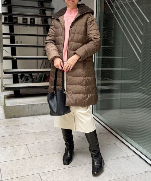 MICO COULIER（ミコクリエ）の「《撥水》高密度タフタ×フェイクファーロングコート（ダウンジャケット/コート・レディース・ブラウン/ブラック/チャコールグレー・38）」の4枚目の写真