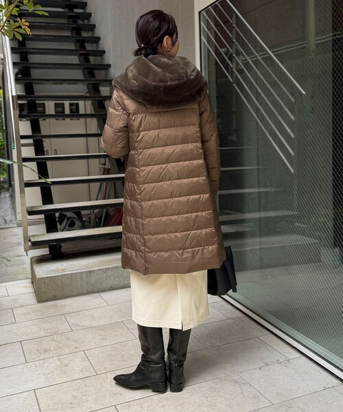 MICO COULIER（ミコクリエ）の「《撥水》高密度タフタ×フェイクファーロングコート（ダウンジャケット/コート・レディース・ブラウン/ブラック/チャコールグレー・38）」の7枚目の写真