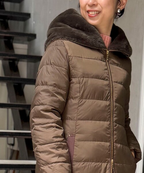 MICO COULIER（ミコクリエ）の「《撥水》高密度タフタ×フェイクファーロングコート（ダウンジャケット/コート・レディース・ブラウン/ブラック/チャコールグレー・38）」の9枚目の写真