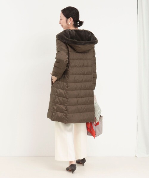 MICO COULIER（ミコクリエ）の「《撥水》高密度タフタ×フェイクファーロングコート（ダウンジャケット/コート・レディース・ブラウン/ブラック/チャコールグレー・38）」の17枚目の写真