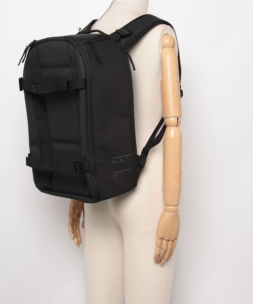 Db(ディービー)の「Db JOURNY Ramverk Backpack 21L ディービージャーニー ランマク バックパック 21L(バックパック/リュック・メンズ・ブラック/チャコール・FREE)」の9枚目の写真