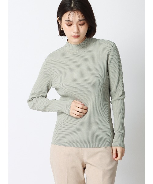 SUIT SQUARE（スーツスクエア）の「ハイネックリブニット 長袖 ハンドウォッシュ ドライレーヨン 無地（ニット/セーター・レディース・ブラック系/グリーン系/ベージュ系/ブラウン系・38(9号)）」の2枚目の写真