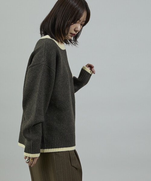 FREAK'S STORE(フリークスストア)の「配色 ポケット付きニット/ビッグシルエットニット(ニット/セーター・レディース・チャコールグレー/オフホワイト/ブラウン/ピンク・フリ-)」の7枚目の写真