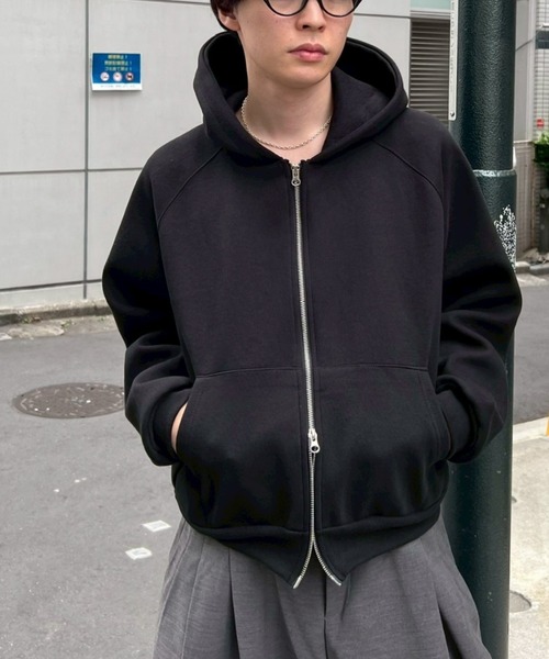 Chikashitsu +（チカシツプラス）の「【Chikashitsu +】heavy weight cotton cropped hoodie / 【チカシツプラス】ヘビーウェイトコットンクロップドパーカー（パーカー・メンズ・グレー/杢グレー/ブラック・ONE SIZE）」の5枚目の写真