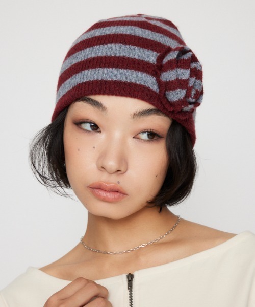 LAGUA GEM（ラグアジェム）の「FLOWER MOTIF KNIT キャップ（ニットキャップ/ビーニー・レディース・レッド系その他/グレー系その他2/ブラック・FREE）」の3枚目の写真