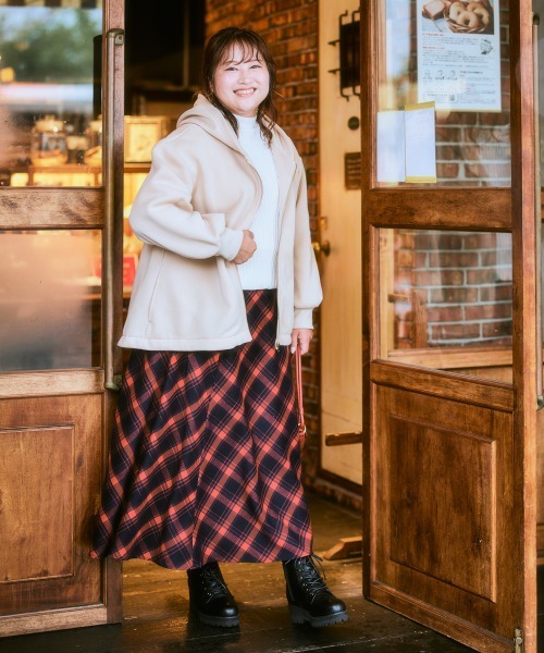 SMILE LAND（スマイルランド）の「＜大きいサイズ＞裾バルーン裏起毛カットソーパーカー（パーカー・レディース・ライトベージュ/ブラック/グレイッシュブルー・L/LL/3L/4L/5L）」の7枚目の写真