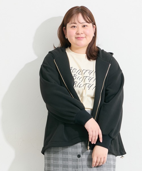 SMILE LAND（スマイルランド）の「＜大きいサイズ＞裾バルーン裏起毛カットソーパーカー（パーカー・レディース・ライトベージュ/ブラック/グレイッシュブルー・L/LL/3L/4L/5L）」の5枚目の写真