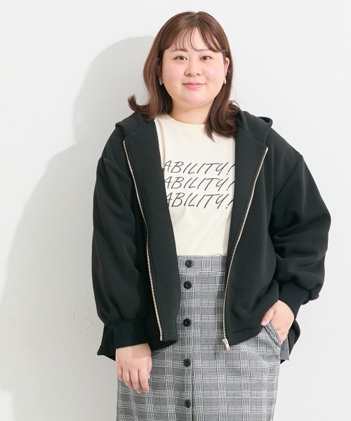 SMILE LAND（スマイルランド）の「＜大きいサイズ＞裾バルーン裏起毛カットソーパーカー（パーカー・レディース・ライトベージュ/ブラック/グレイッシュブルー・L/LL/3L/4L/5L）」の4枚目の写真