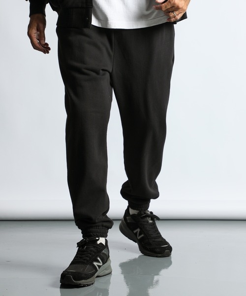 The DUFFER of ST.GEORGE(ザダファーオブセントジョージ)の「【WEB限定アイテム】14oz HEAVY WEIGHT SETUP SWEAT PANTS:14オンス ヘビーウェイト セットアップ ルーズフィット スウェットパンツ(スウェットパンツ・メンズ・チャコールグレー/ブラウン/ブラック・SMALL/MEDIUM/LARGE/X-LARGE)」の1枚目の写真
