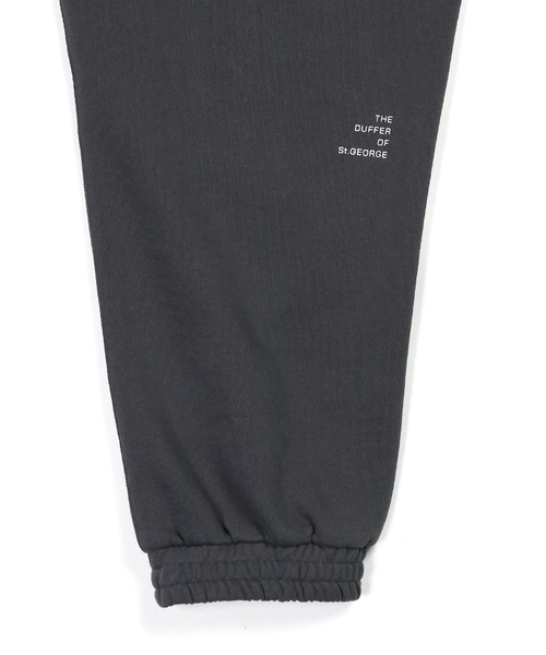 The DUFFER of ST.GEORGE(ザダファーオブセントジョージ)の「【WEB限定アイテム】14oz HEAVY WEIGHT SETUP SWEAT PANTS:14オンス ヘビーウェイト セットアップ ルーズフィット スウェットパンツ(スウェットパンツ・メンズ・チャコールグレー/ブラウン/ブラック・SMALL/MEDIUM/LARGE/X-LARGE)」の4枚目の写真