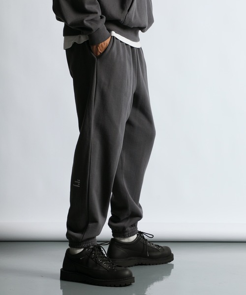The DUFFER of ST.GEORGE(ザダファーオブセントジョージ)の「【WEB限定アイテム】14oz HEAVY WEIGHT SETUP SWEAT PANTS:14オンス ヘビーウェイト セットアップ ルーズフィット スウェットパンツ(スウェットパンツ・メンズ・チャコールグレー/ブラウン/ブラック・SMALL/MEDIUM/LARGE/X-LARGE)」の18枚目の写真