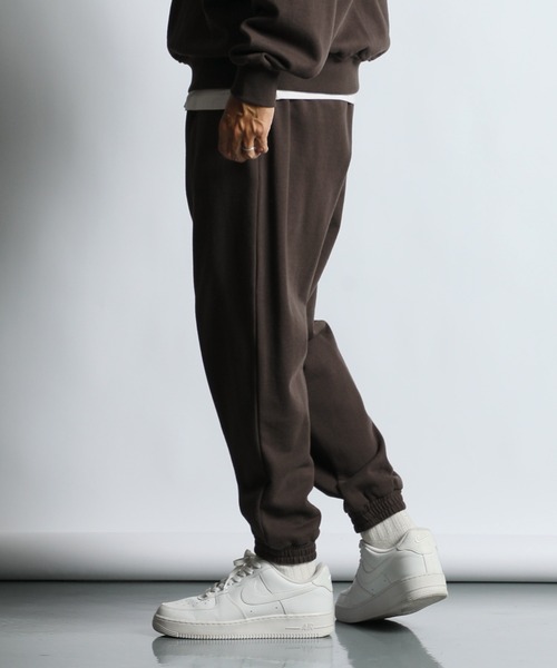 The DUFFER of ST.GEORGE(ザダファーオブセントジョージ)の「【WEB限定アイテム】14oz HEAVY WEIGHT SETUP SWEAT PANTS:14オンス ヘビーウェイト セットアップ ルーズフィット スウェットパンツ(スウェットパンツ・メンズ・チャコールグレー/ブラウン/ブラック・SMALL/MEDIUM/LARGE/X-LARGE)」の14枚目の写真
