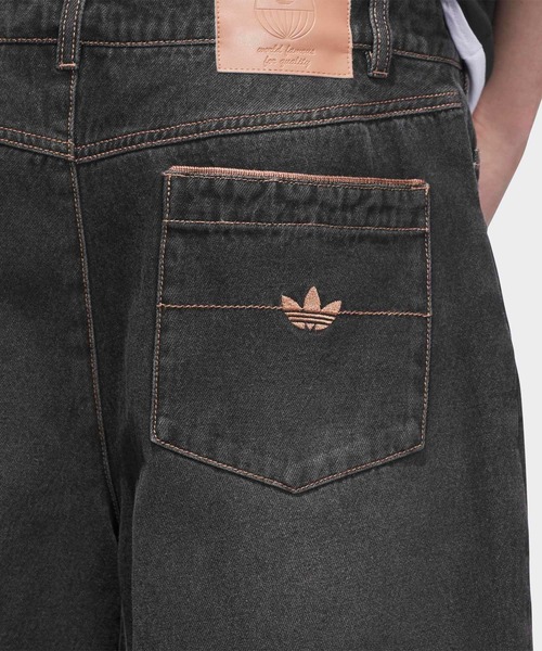adidas（アディダス）の「タイショーン デニム ショートパンツ / ハーフパンツ / アディダスオリジナルス adidas Originals（その他パンツ・メンズ・ブラック・36inch/34inch/28inch/30inch/32inch/26inch/38inch）」の5枚目の写真