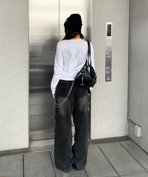 lilful（リルフル）の「羽モチーフ ラインストーン バックデザイン コンパクトロンT（Tシャツ/カットソー・レディース・ホワイト/ブラック/グレー・S/M）」の6枚目の写真