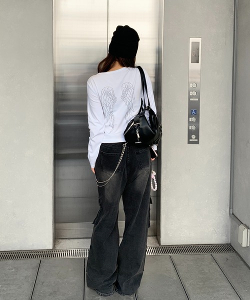 lilful（リルフル）の「羽モチーフ ラインストーン バックデザイン コンパクトロンT（Tシャツ/カットソー・レディース・ホワイト/ブラック/グレー・S/M）」の7枚目の写真