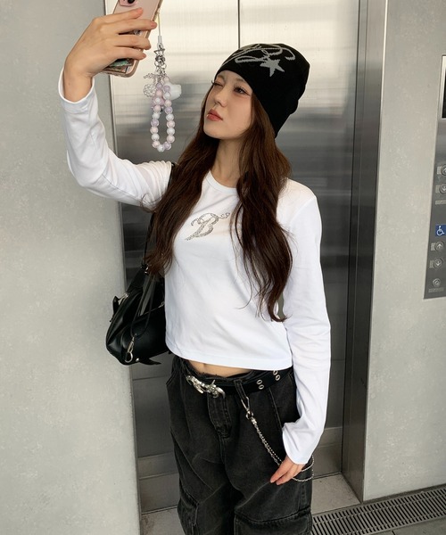 lilful（リルフル）の「羽モチーフ ラインストーン バックデザイン コンパクトロンT（Tシャツ/カットソー・レディース・ホワイト/ブラック/グレー・S/M）」の5枚目の写真