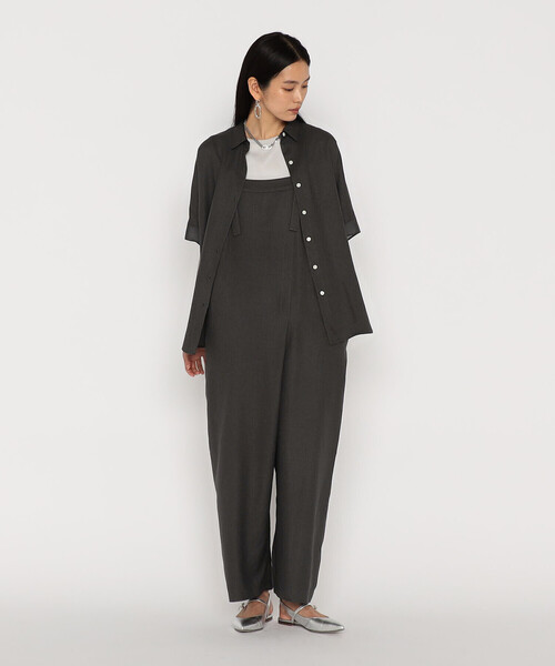 Gabardine K.T（ギャバジンケーティー）の「麻調合繊 パンツディテールオールインワン（サロペット/オーバーオール・レディース・グレー/ブラック・11号）」の4枚目の写真