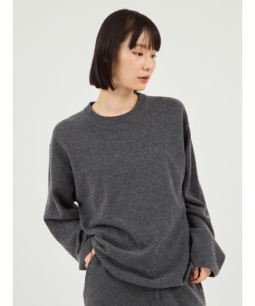 emmi（エミ）の「【セットアップ対応】ラムウールオーバーニットトップス（ニット/セーター・レディース・バーガンディー/ライトベージュ/チャコールグレー・F）」の5枚目の写真