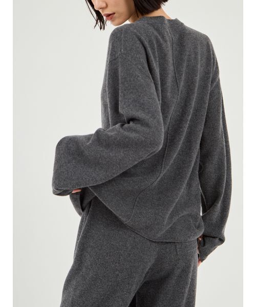 emmi（エミ）の「【セットアップ対応】ラムウールオーバーニットトップス（ニット/セーター・レディース・バーガンディー/ライトベージュ/チャコールグレー・F）」の6枚目の写真