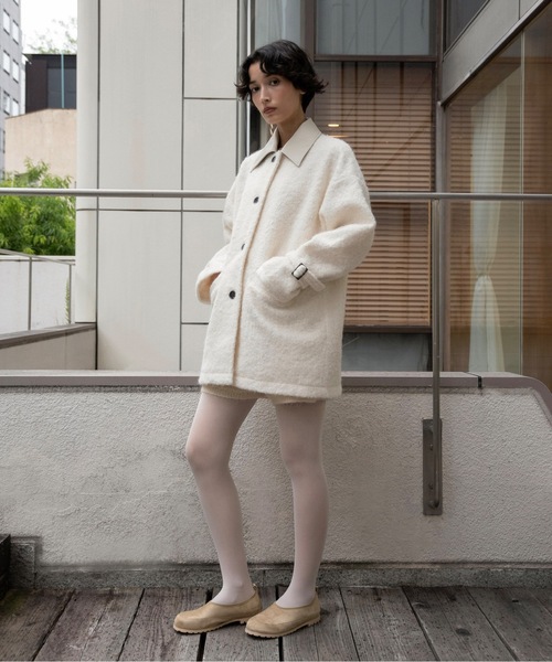 lawgy（ラウジー）の「different material fluffy coat / ディファレントマテリアルフラッフィーコート（その他アウター・レディース・ホワイト/ベージュ/グレー・FREE）」の4枚目の写真