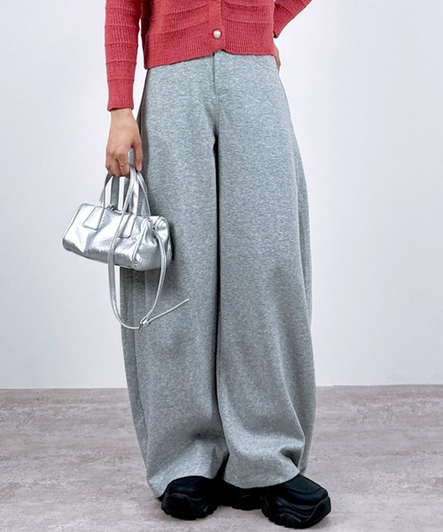 CLOTHY(クロシィ)の「【後ろにタックを入れた立体的なシルエット】ダブルボタンパンツ(その他パンツ・レディース・グレー/ブラック/ブルー・FREE)」の3枚目の写真