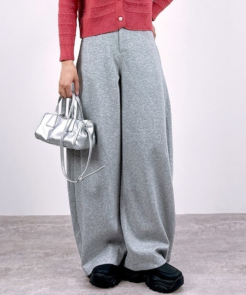 CLOTHY(クロシィ)の「【後ろにタックを入れた立体的なシルエット】ダブルボタンパンツ(その他パンツ・レディース・グレー/ブラック/ブルー・FREE)」の6枚目の写真
