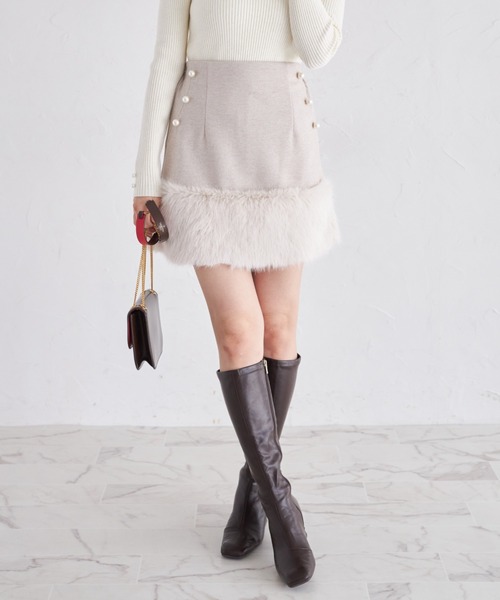 tocco closet(トッコ クローゼット)の「【ZOZO限定】インナーパンツ付き裾ファーパール装飾ミニスカート(スカート・レディース・チャコールグレー/ベージュ/ライトグレー・M)」の3枚目の写真