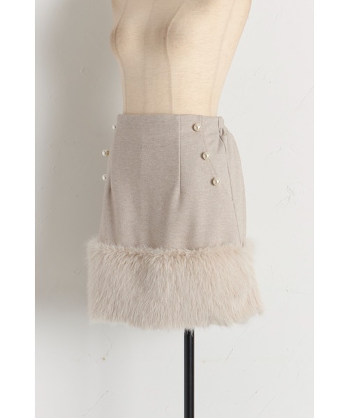 tocco closet(トッコ クローゼット)の「【ZOZO限定】インナーパンツ付き裾ファーパール装飾ミニスカート(スカート・レディース・チャコールグレー/ベージュ/ライトグレー・M)」の8枚目の写真