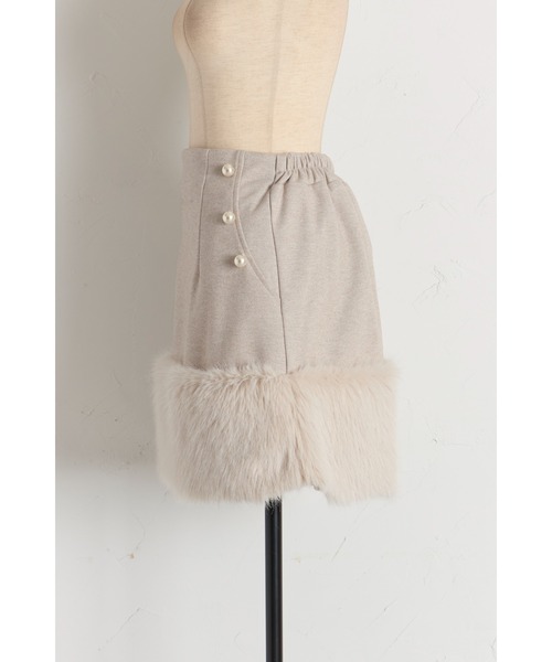 tocco closet(トッコ クローゼット)の「【ZOZO限定】インナーパンツ付き裾ファーパール装飾ミニスカート(スカート・レディース・チャコールグレー/ベージュ/ライトグレー・M)」の6枚目の写真