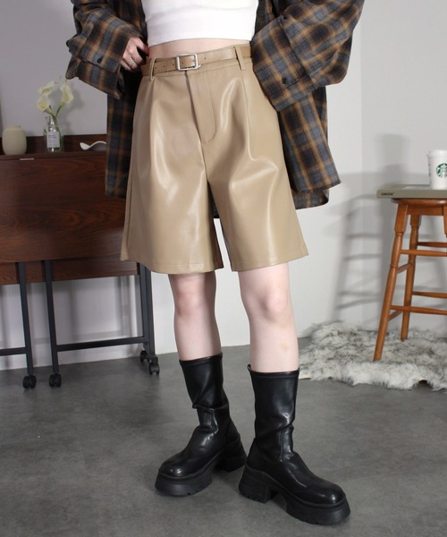 Reurie'(レウリィ)の「【2点セット】ベルト付きフェイクレザーショートパンツ / 合皮素材 ハーフパンツ シンプル カジュアル 秋冬 ブラウン ベージュ ブラック(その他パンツ・レディース・ブラック/ベージュ/ブラウン・FREE)」の9枚目の写真