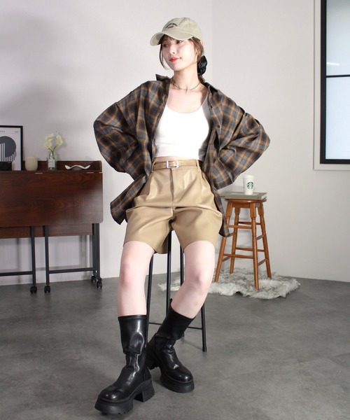 2点セット】ベルト付きフェイクレザーショートパンツ / 合皮素材