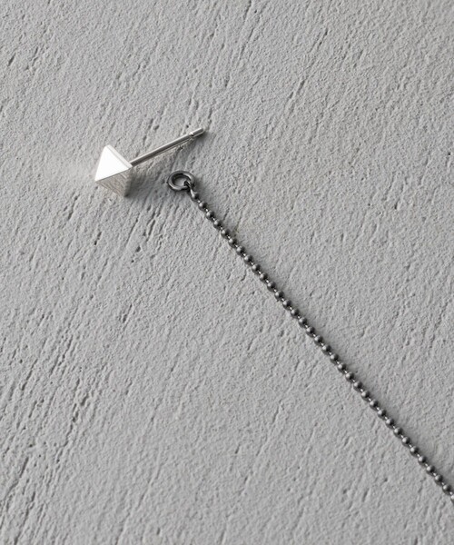 and cloud(アンドクラウド)の「Studs Charm Pierce(ピアス(両耳用)・レディース・シルバー系その他・FREE)」の4枚目の写真