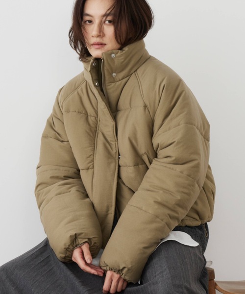 Libra Cue（リブラ キュー）の「中綿ショートブルゾン（ダウンジャケット/コート・レディース・ブラック/ベージュ・FREE）」の2枚目の写真