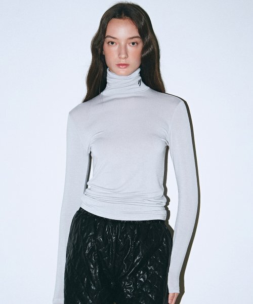 NICK&NICOLE(ニックアンドニコール)の「NN LOGO SPAN INNER TURTLENECK_LIGHT GRAY(Tシャツ/カットソー・レディース・その他・FREE)」の1枚目の写真