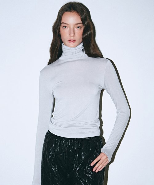 NICK&NICOLE(ニックアンドニコール)の「NN LOGO SPAN INNER TURTLENECK_LIGHT GRAY(Tシャツ/カットソー・レディース・その他・FREE)」の2枚目の写真