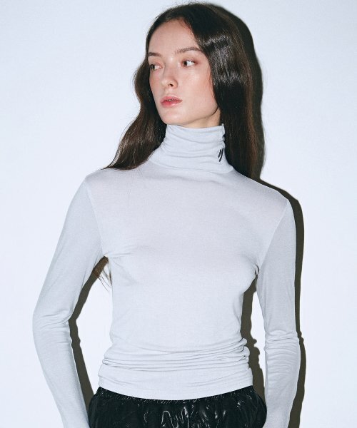 NICK&NICOLE(ニックアンドニコール)の「NN LOGO SPAN INNER TURTLENECK_LIGHT GRAY(Tシャツ/カットソー・レディース・その他・FREE)」の3枚目の写真