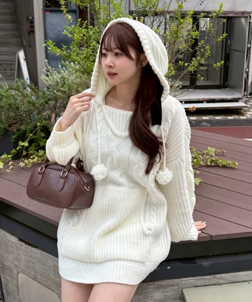 continuer de NICE CLAUP（コンティニューデナイスクラップ）の「モールケーブルフーディーミニワンピース（ワンピース・レディース・アイボリー/チャコールグレー/ボルドー・FREE）」の2枚目の写真