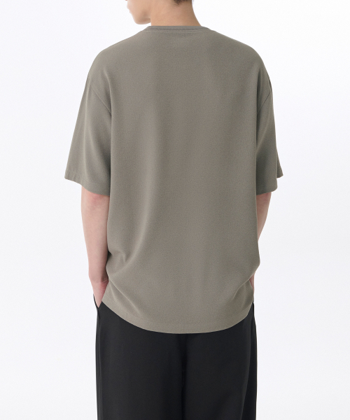 MUSINSA STANDARD（ムシンサスタンダード）の「クレープリラックスドウーブンTシャツ [カーキグレー]（Tシャツ/カットソー・メンズ・その他・SMALL/MEDIUM/LARGE/X-LARGE/XX-LARGE）」の2枚目の写真