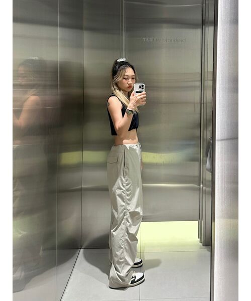MUSINSA STANDARD WOMAN（ムシンサスタンダードウーマン）の「ウィメンズパラシュートパンツ[ライトグレー]（スウェットパンツ・レディース・その他・30/24/26/28/22）」の21枚目の写真