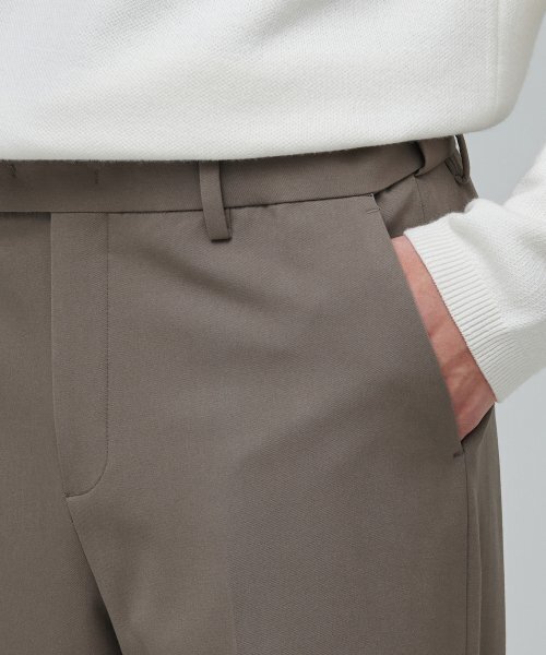 MUSINSA STANDARD(ムシンサスタンダード)の「ヘビーウェイトインナーナッピングワイドヒドゥンバンディングスラックス【ダスティベージュ】(スラックス・メンズ・その他・30/31/33/26/27/28/40/38/42/36/34/32/29)」の4枚目の写真