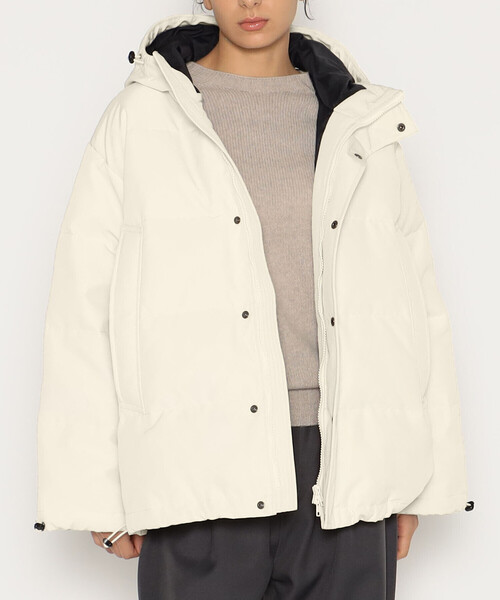DANTON（ダントン）の「WOMEN'S BIG SILHOUETTE  HOODED DOWN JACKET（ダウンジャケット/コート・レディース・ベージュ/ネイビー/オフホワイト/ブラック/ダークブラウン/オリーブ・M/XS/S）」の2枚目の写真