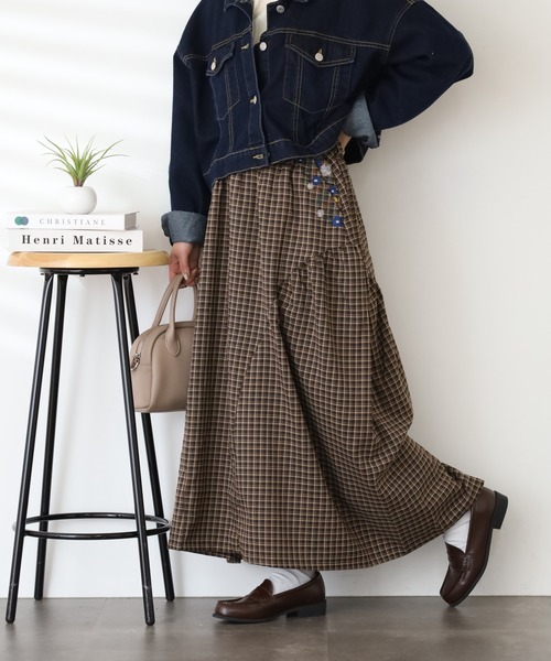 Emago(イマゴ)の「EMAGO ポケット花刺繍スカート(スカート・レディース・ブラウン/グリーン・FREE)」の1枚目の写真